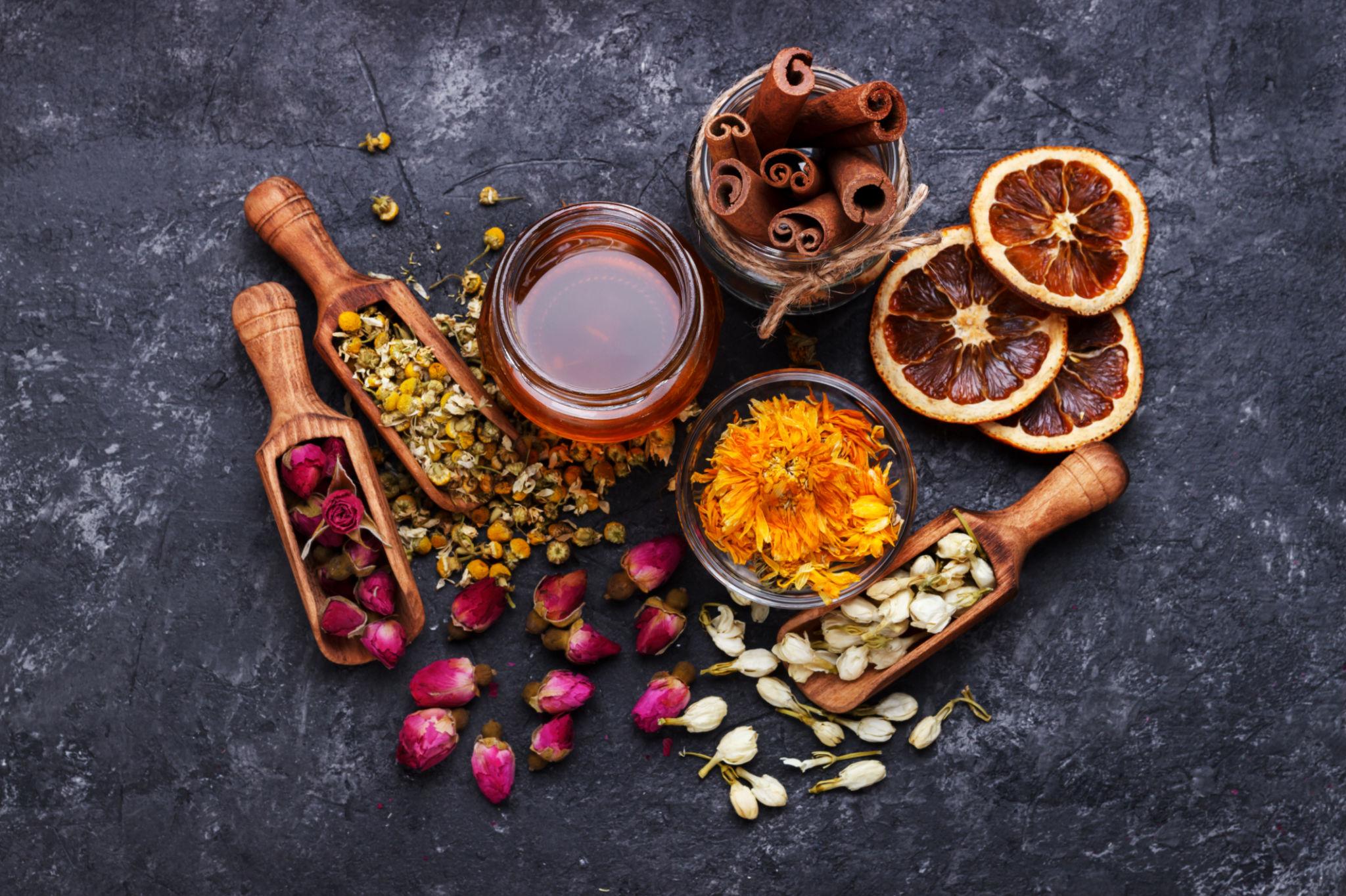 Premium Herbal Tea vs Loose Leaf Black Tea: A Simple Guide to Better Tea Choices